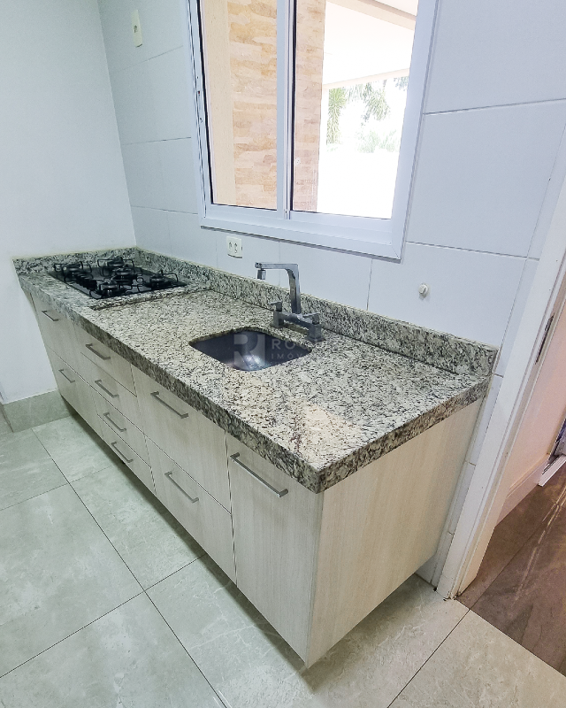 Casa em condomínio à venda no bairro Jardim Montezuma: 