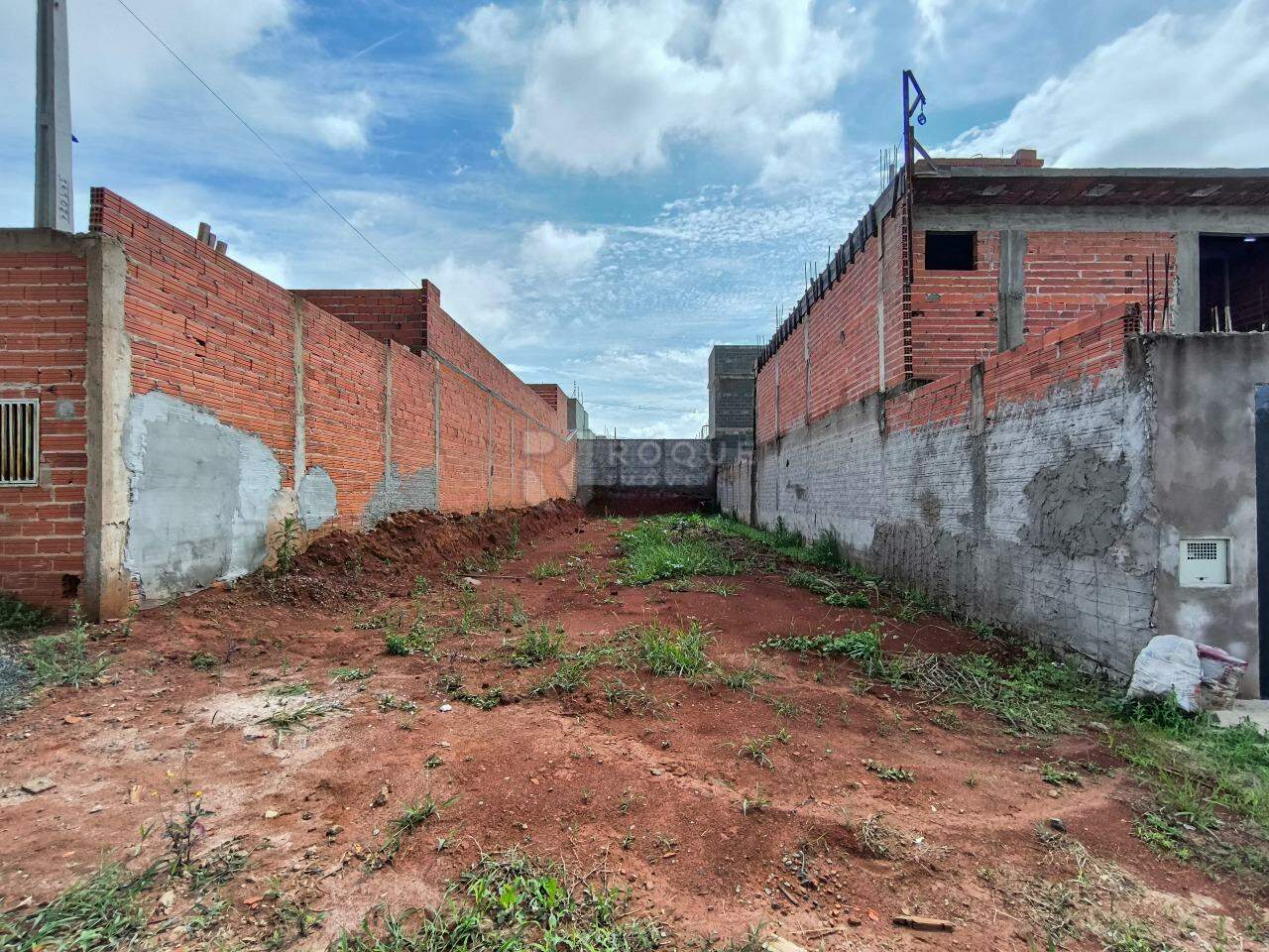 Terreno à venda no bairro Jardim Campo Verde II: 