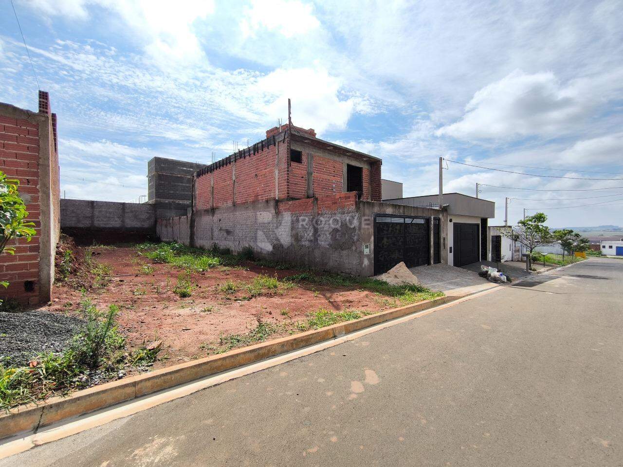 Terreno à venda no bairro Jardim Campo Verde II: 