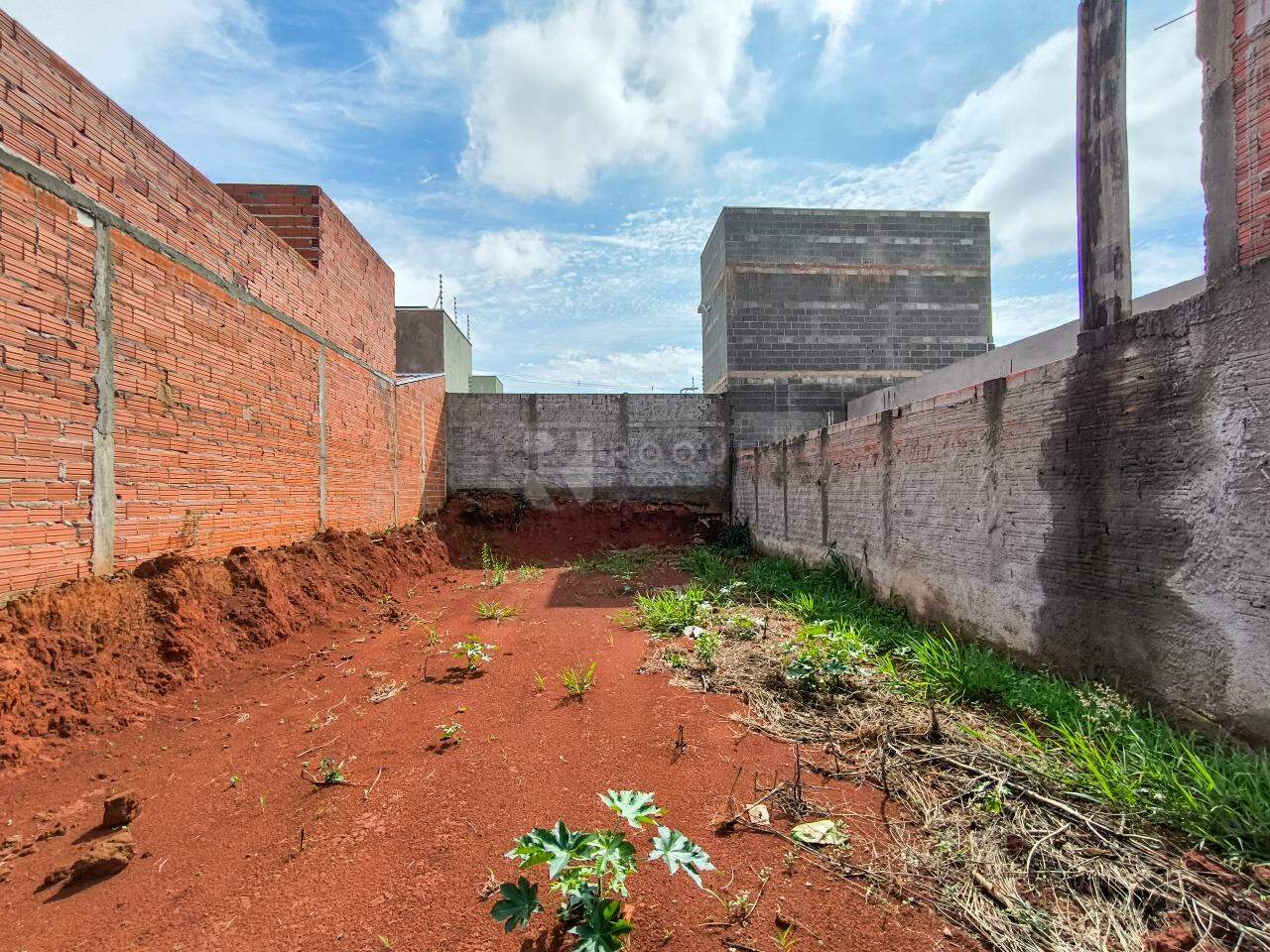 Terreno à venda no bairro Jardim Campo Verde II: 