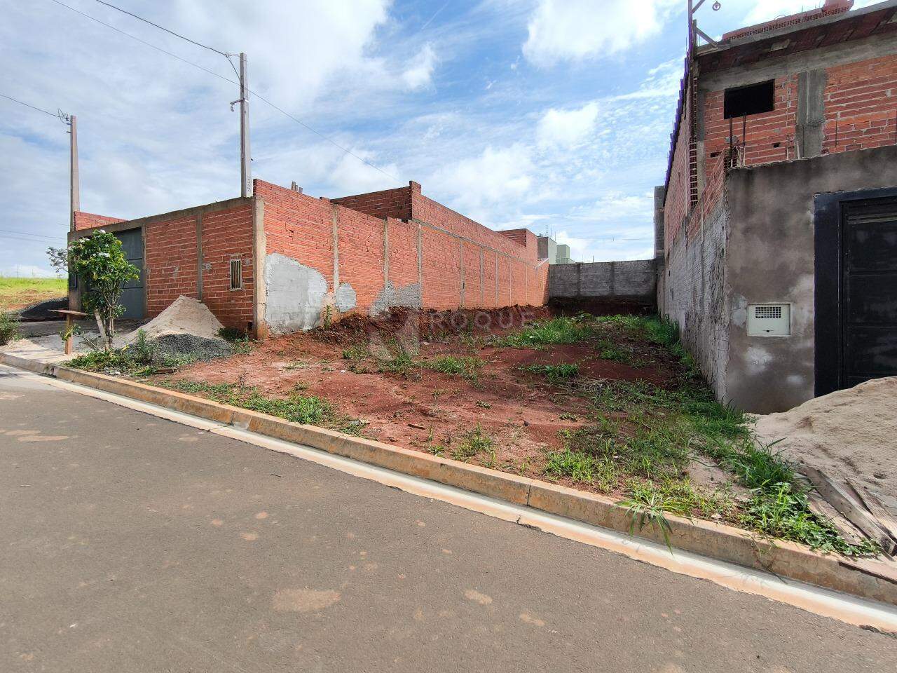 Terreno à venda no bairro Jardim Campo Verde II: 