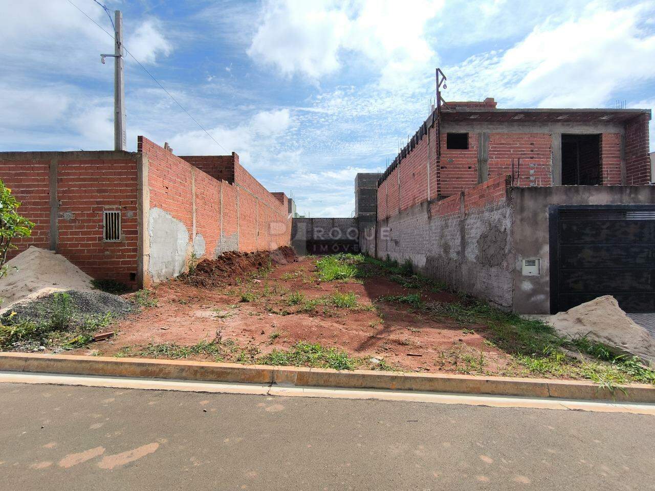 Terreno à venda no bairro Jardim Campo Verde II: FRENTE