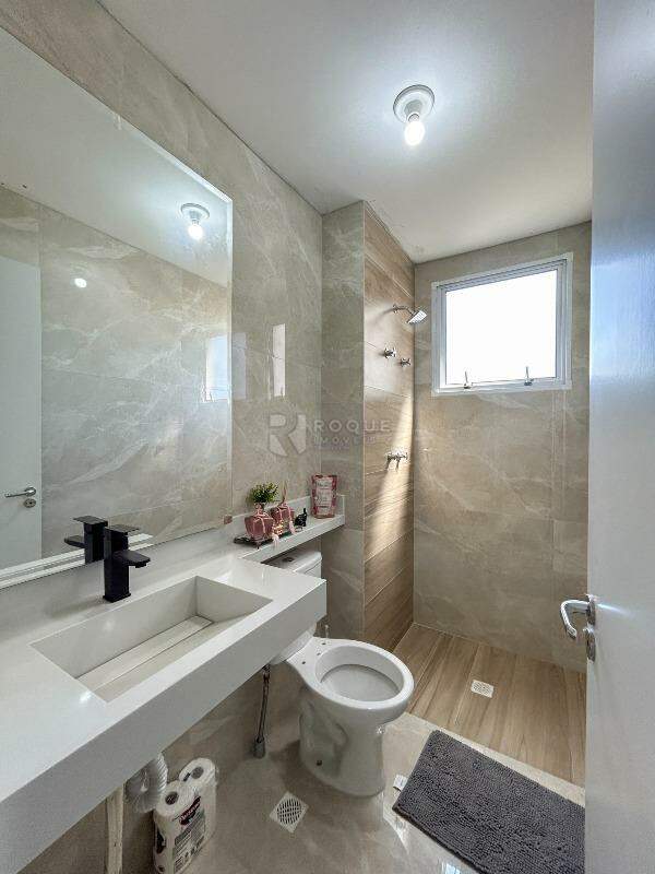 Apartamento para aluguel no bairro Chácara Boa Vista da Graminha: WC social
