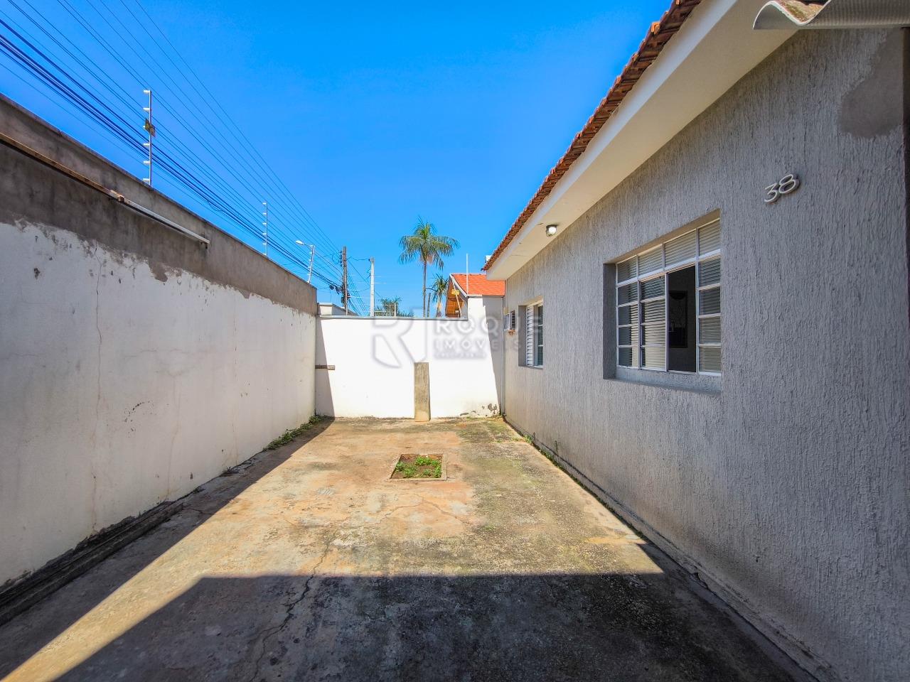 Casa Residencial à venda no bairro Vila Esteves: QUINTAL