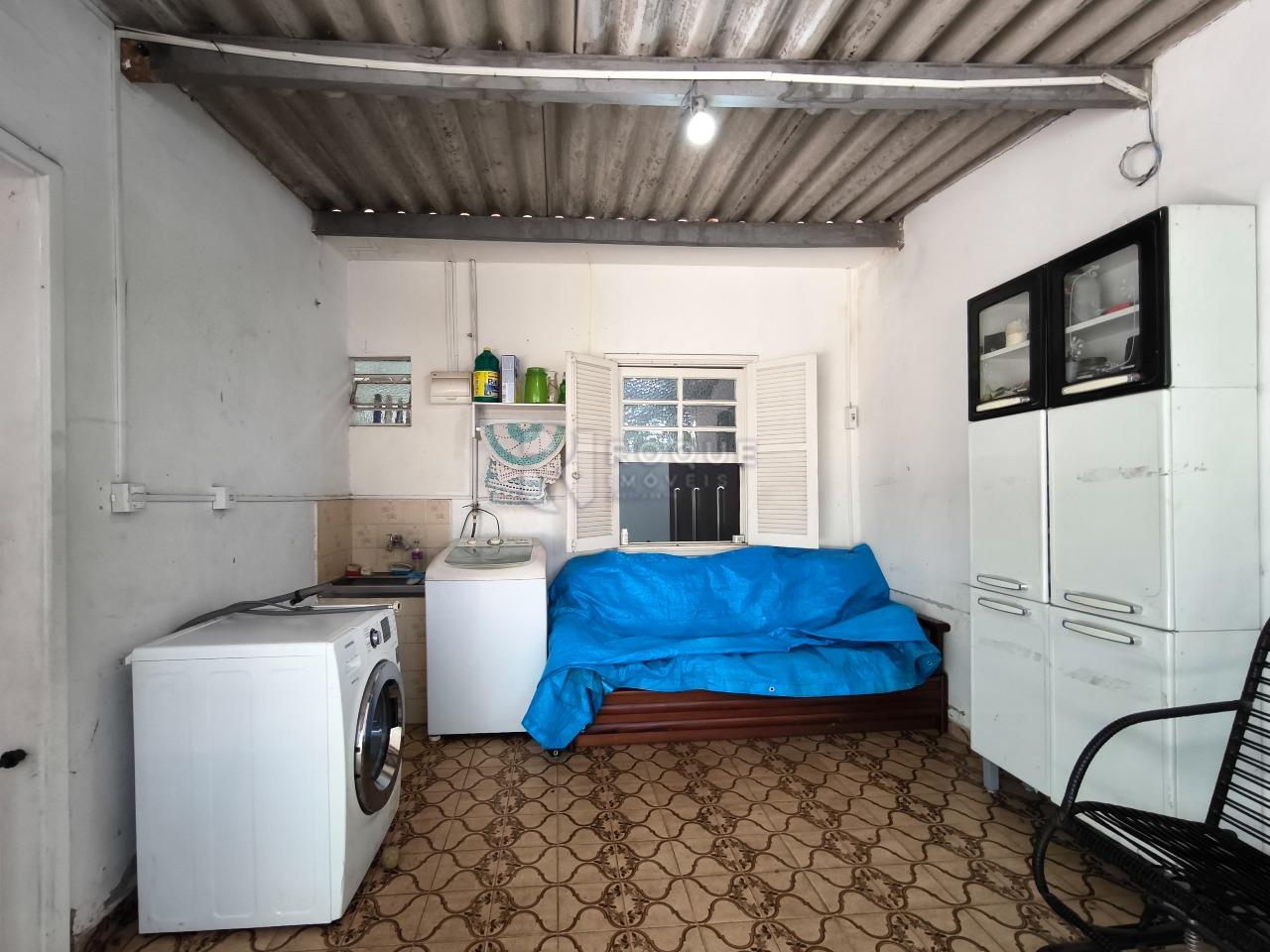Casa Residencial à venda no bairro Vila Esteves: LAVANDERIA 1