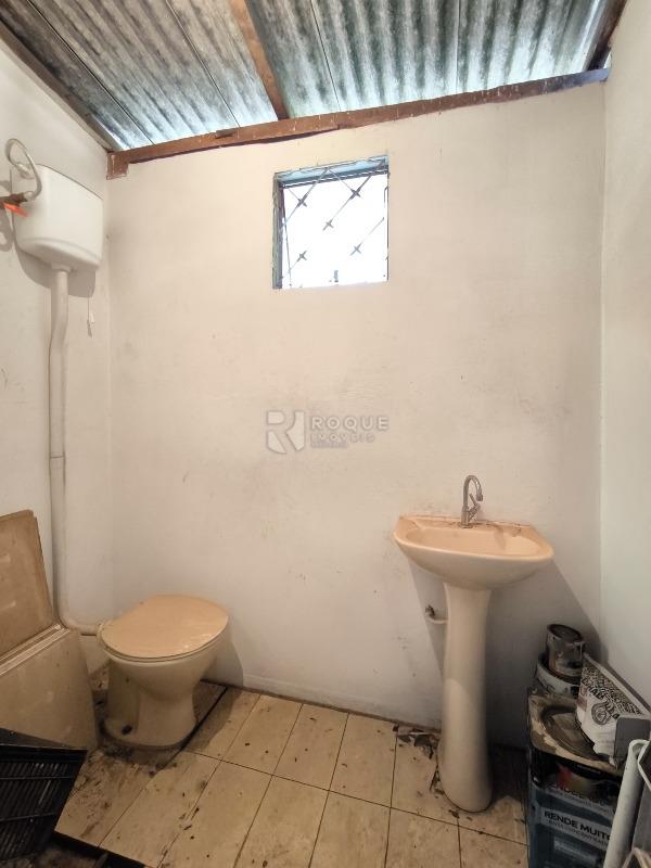 Casa Residencial à venda no bairro Vila Esteves: BANHEIRO EXTERNO