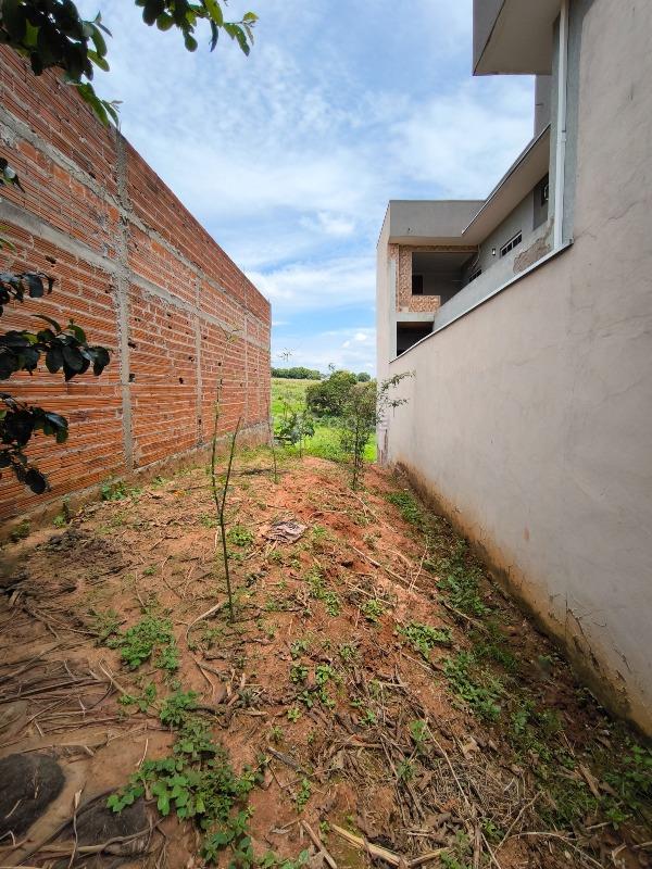 Terreno à venda no bairro Jardim dos Jequitibás: 