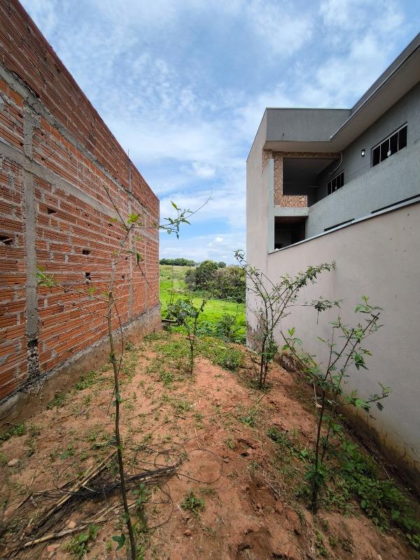 Terreno à venda no bairro Jardim dos Jequitibás: 
