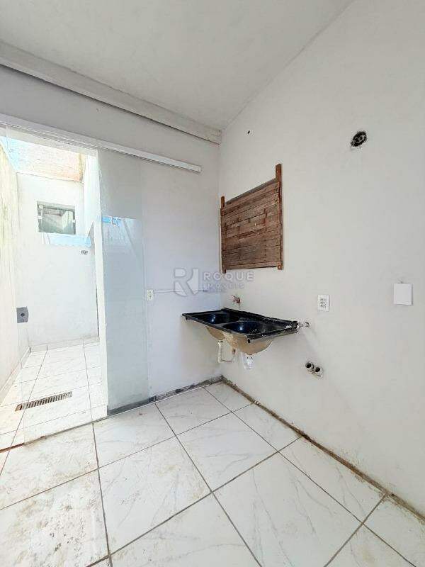 Casa Residencial para aluguel no bairro Parque Residencial Abílio Pedro: Área de serivço