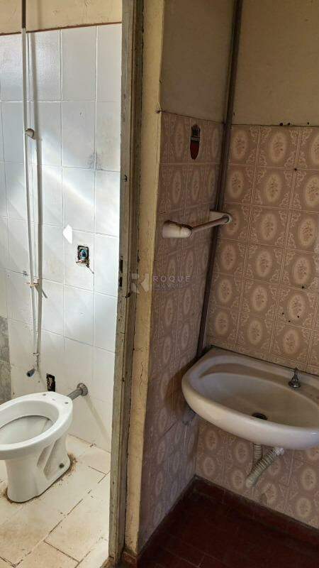 Casa Residencial à venda no bairro Vila Castelar: WC