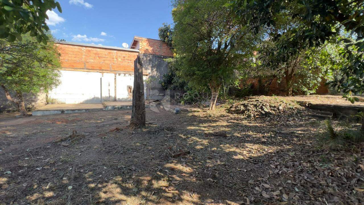 Casa Residencial à venda no bairro Vila Castelar: Fundo