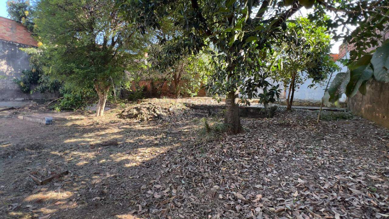Casa Residencial à venda no bairro Vila Castelar: Fundo