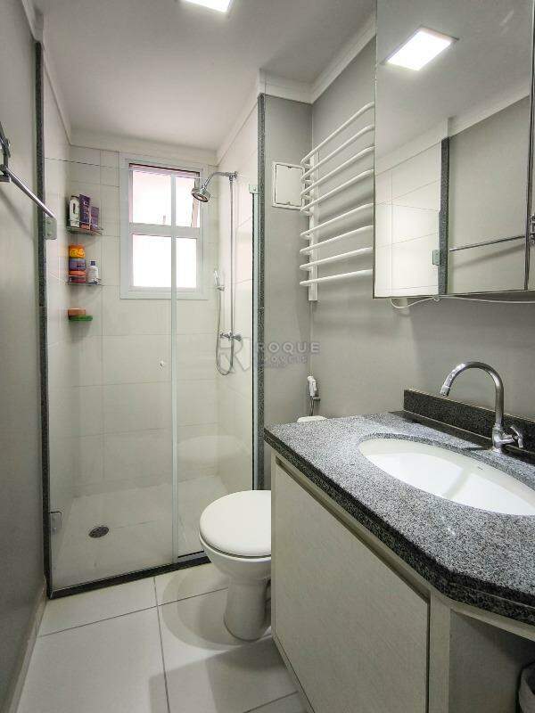 Apartamento à venda no bairro Vila Santa Rosália: WC SUÍTE