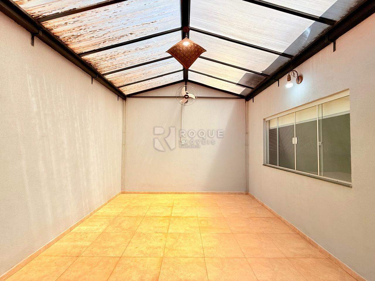 Casa em condomínio para aluguel no bairro Parque Residencial Roland: Área coberta