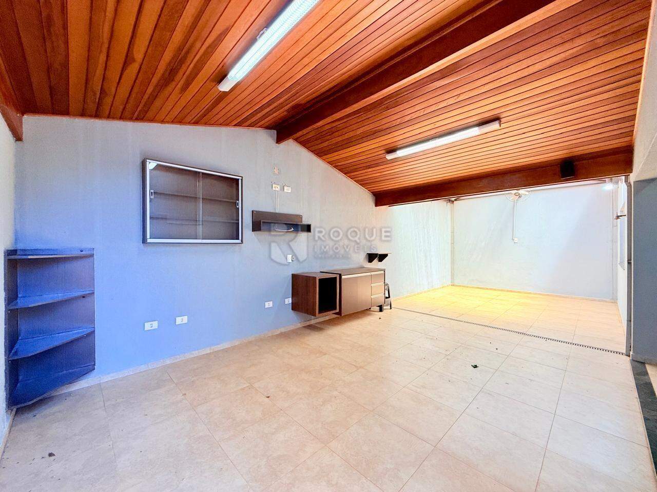 Casa em condomínio para aluguel no bairro Parque Residencial Roland: Área coberta