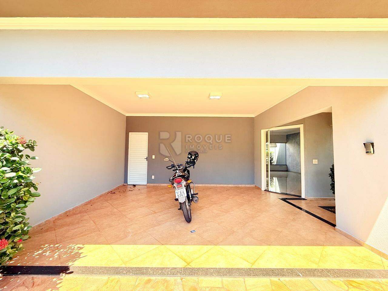 Casa em condomínio para aluguel no bairro Parque Residencial Roland: Garagem