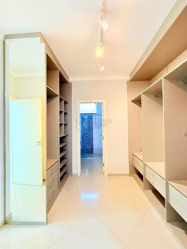 Casa em condomínio para aluguel no bairro Parque Residencial Roland: Closet Suíte