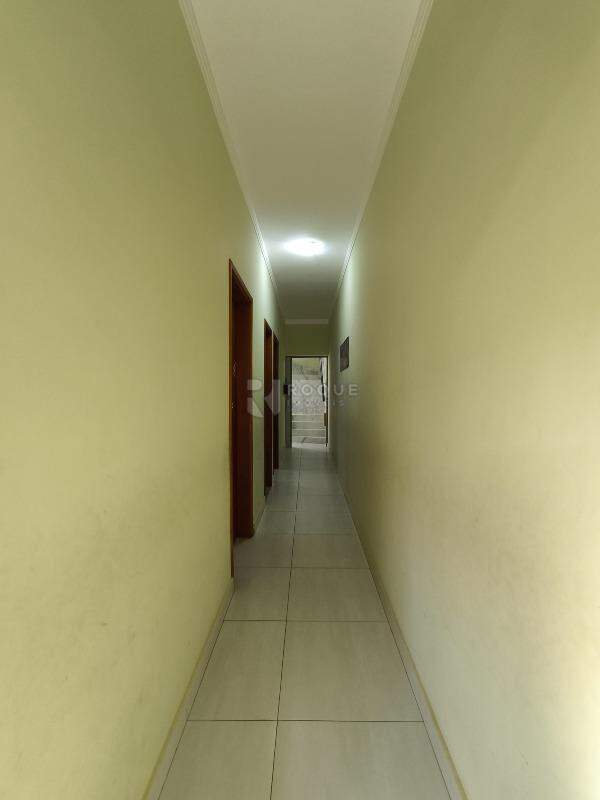 Casa Residencial à venda no bairro Jardim Campo Verde I: CORREDOR INTERNO