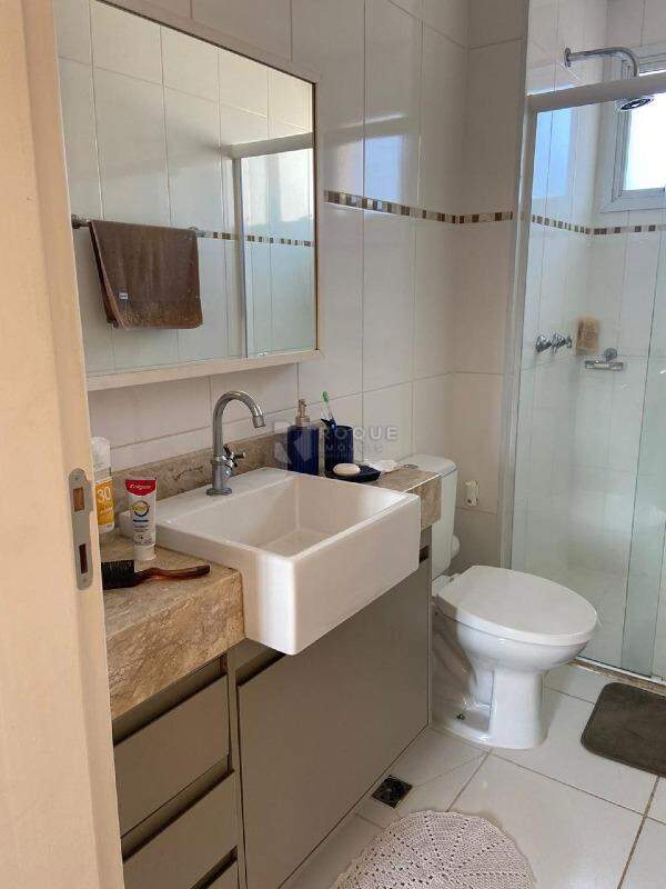 Apartamento à venda no bairro Jardim Residencial Francisco Cruãnes: WC Suíte