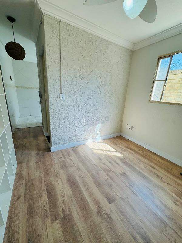 Apartamento à venda no bairro Parque Residencial Abílio Pedro: Sala