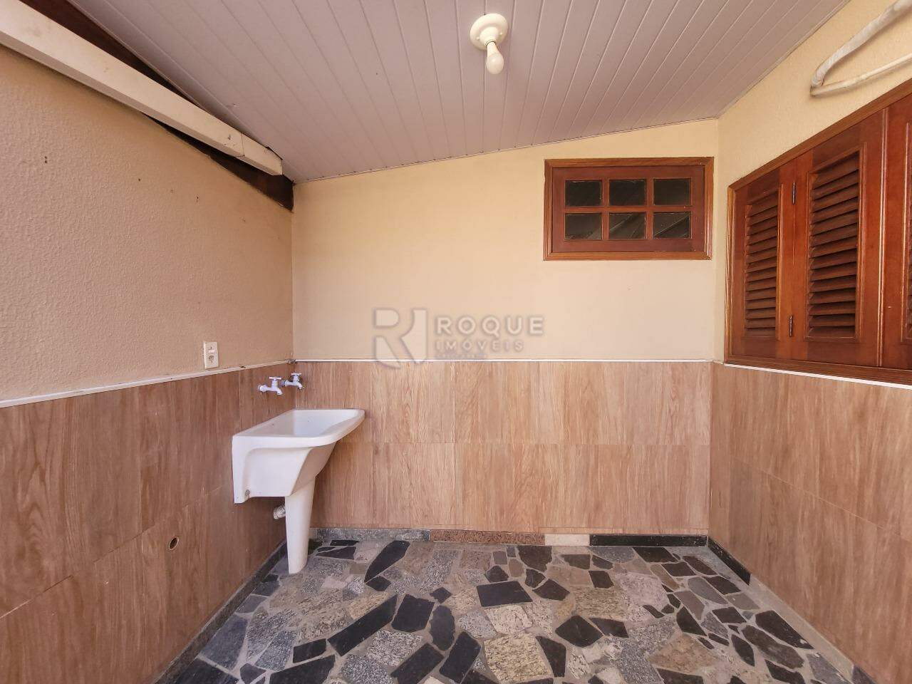 Casa Residencial à venda no bairro Jardim das Palmeiras: Lavanderia 