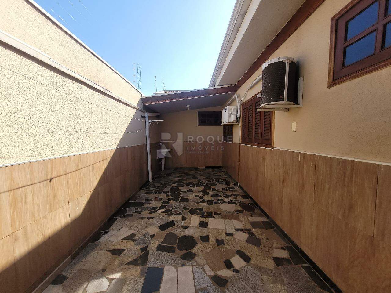 Casa Residencial à venda no bairro Jardim das Palmeiras: Área de serviço 
