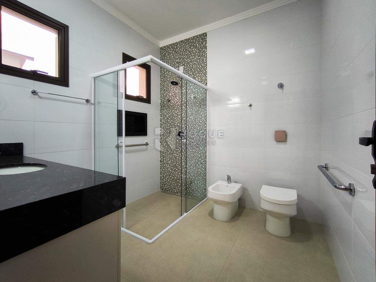 Casa em condomínio à venda no bairro Terras de São Bento I: WC SUÍTE 2