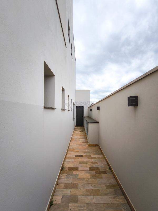 Casa em condomínio à venda no bairro Terras de São Bento I: LATERAL EXTERNA