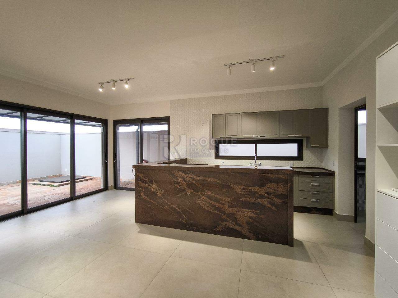 Casa em condomínio à venda no bairro Terras de São Bento I: COZINHA