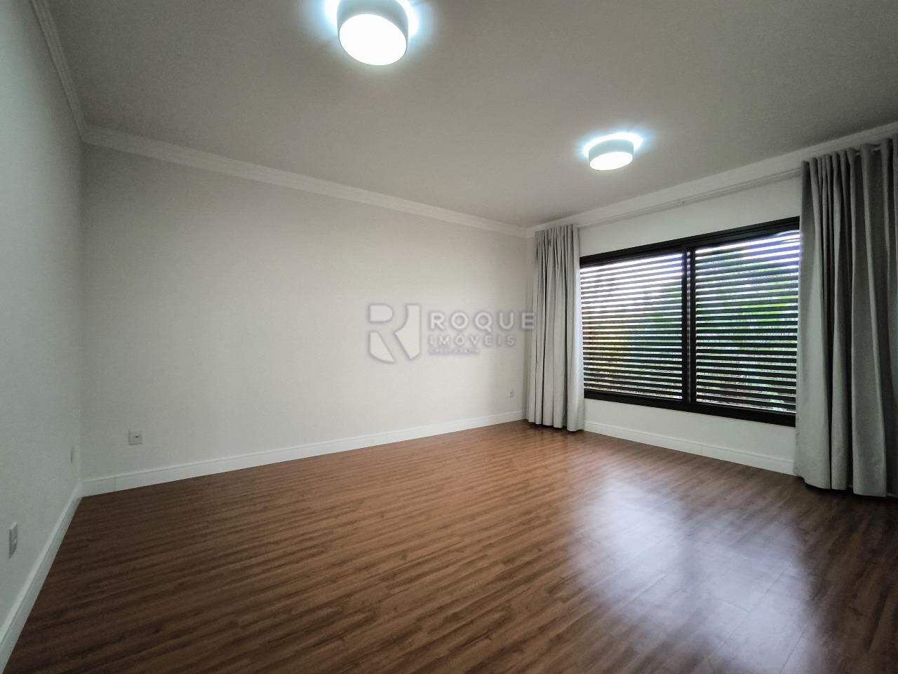 Casa em condomínio à venda no bairro Terras de São Bento I: SALA DE ESTAR