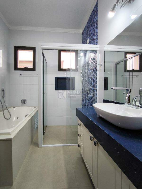 Casa em condomínio à venda no bairro Terras de São Bento I: WC SUÍTE 1