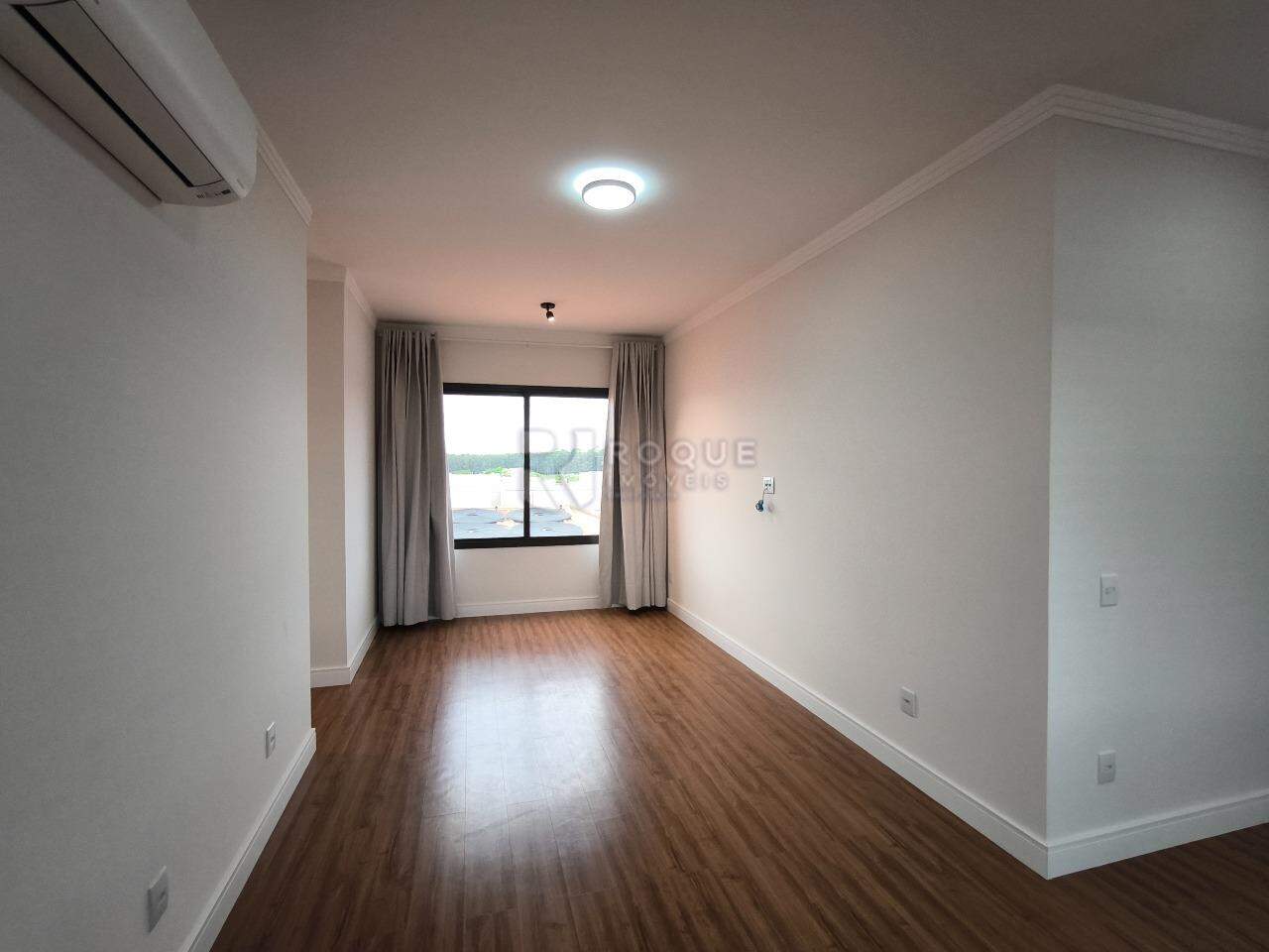Casa em condomínio à venda no bairro Terras de São Bento I: SALA DE TV