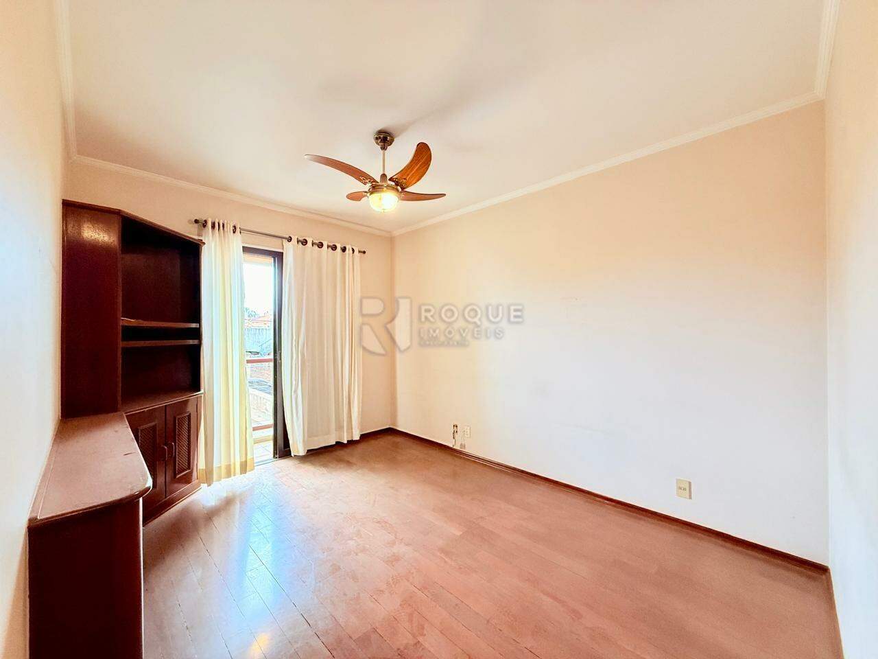 Apartamento para aluguel no bairro Centro: Dormitório 03 Suíte 