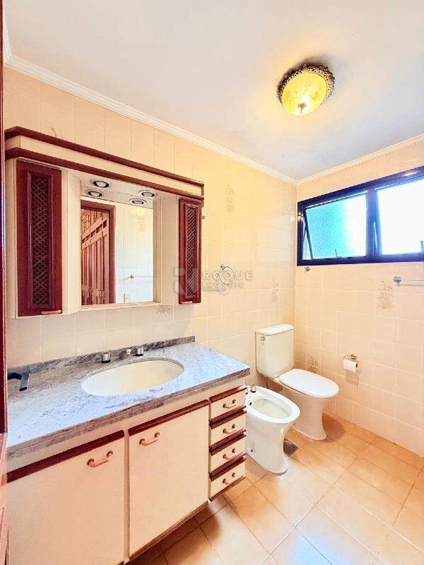 Apartamento para aluguel no bairro Centro: Wc Suíte