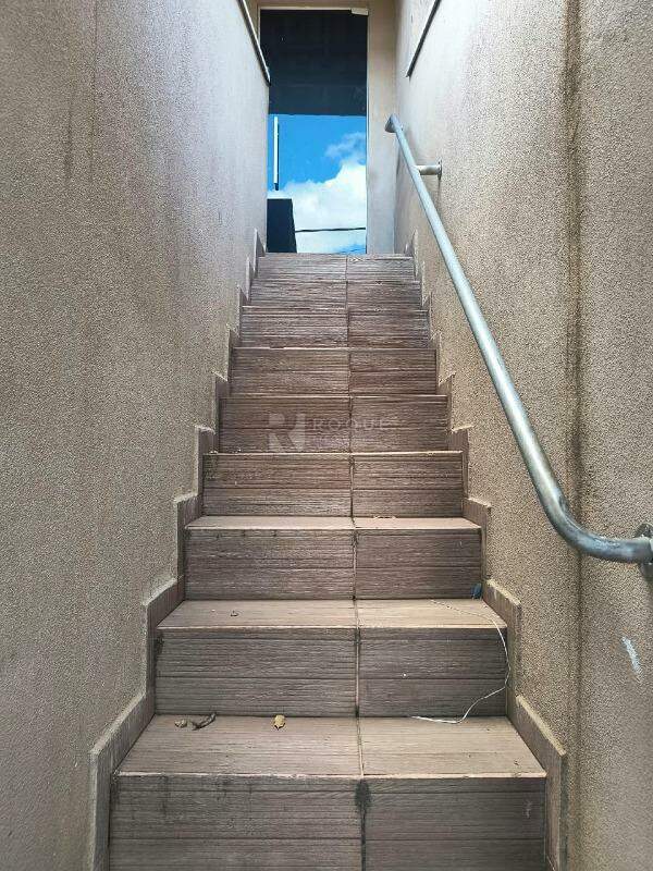 Casa Residencial para aluguel no bairro Jardim Anhanguera: Escada de acesso
