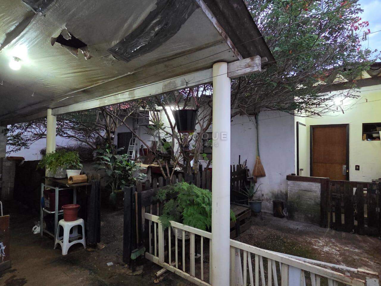 Casa Residencial à venda no bairro Jardim Esmeralda: Fundos