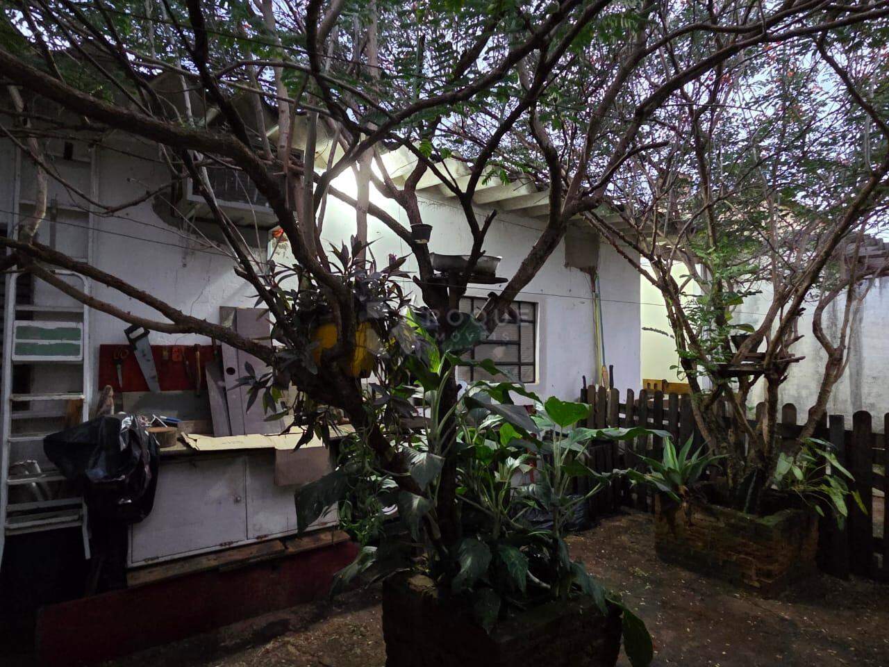 Casa Residencial à venda no bairro Jardim Esmeralda: Fundos