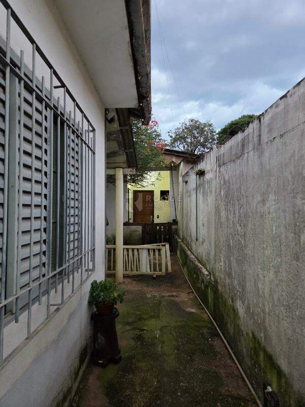 Casa Residencial à venda no bairro Jardim Esmeralda: Corredor Lateral