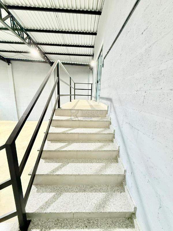 Barracão/Galpão para aluguel no bairro Jardim Parque Avenida: Escada Mezanino