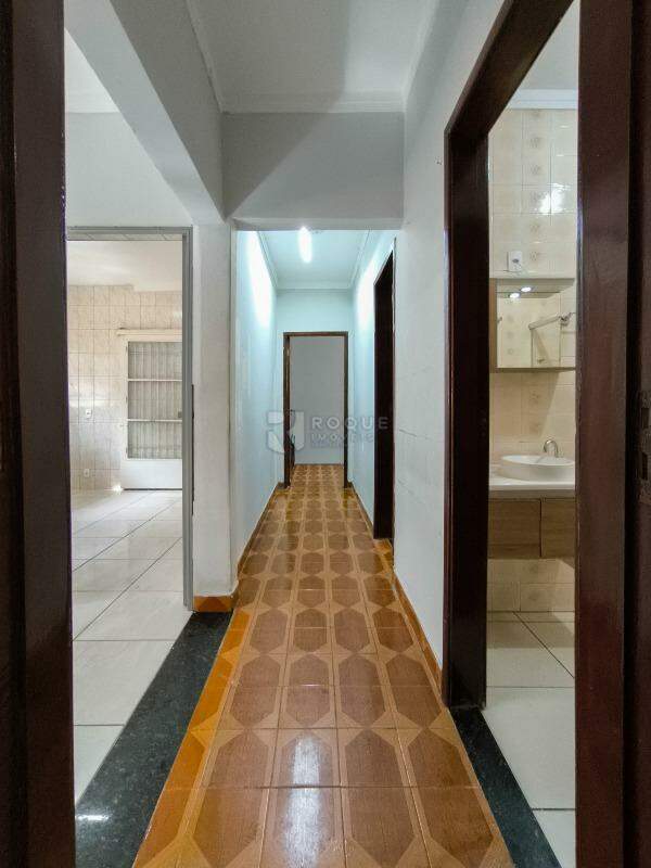 Casa Residencial à venda no bairro Parque Hippolyto: CORREDOR INTERNO