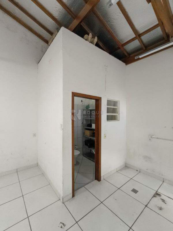 Casa Residencial à venda no bairro Parque Hippolyto: BANHEIRO SALÃO