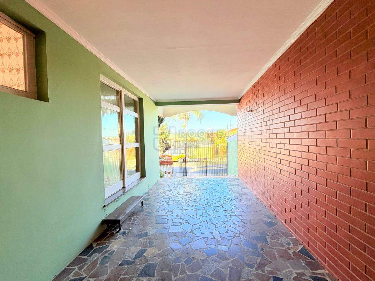 Casa Residencial para aluguel no bairro Vila Castelar: Garagem