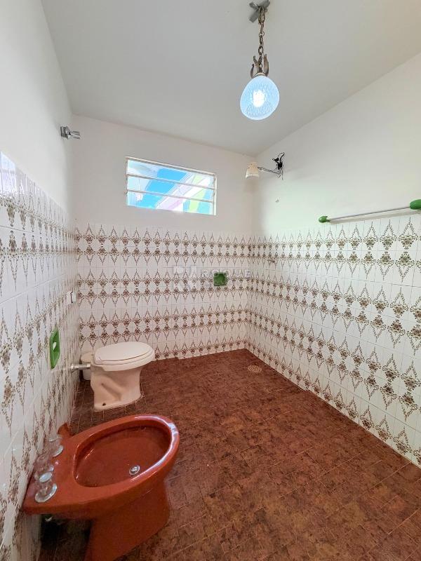 Casa Residencial para aluguel no bairro Vila Castelar: Wc serviço