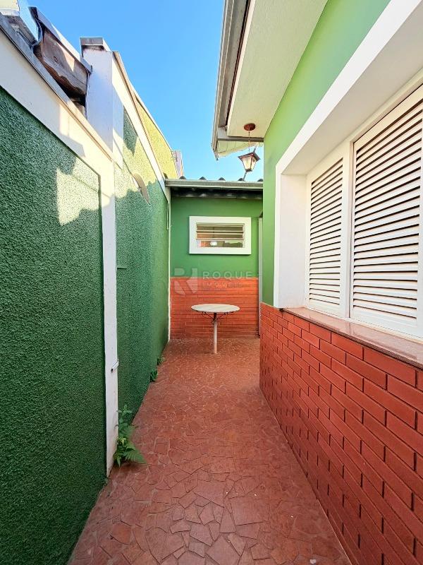 Casa Residencial para aluguel no bairro Vila Castelar: Quintal