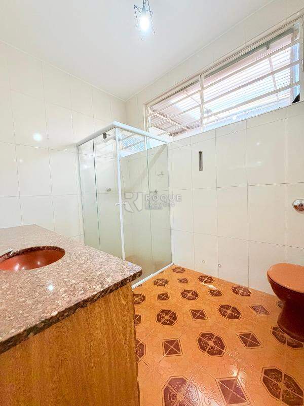 Casa Residencial para aluguel no bairro Vila Castelar: Wc social
