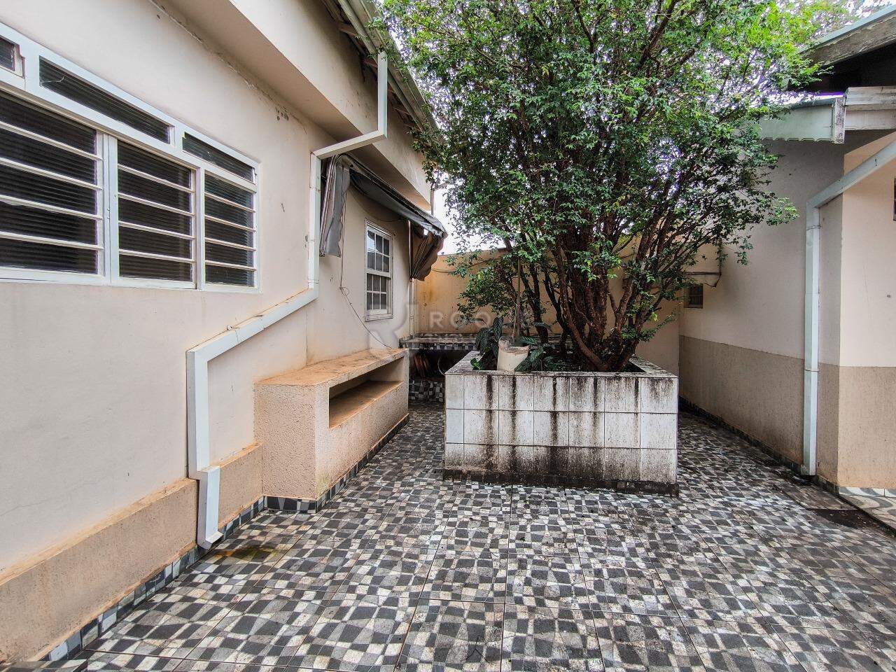 Casa Residencial à venda no bairro Vila Castelar: QUINTAL