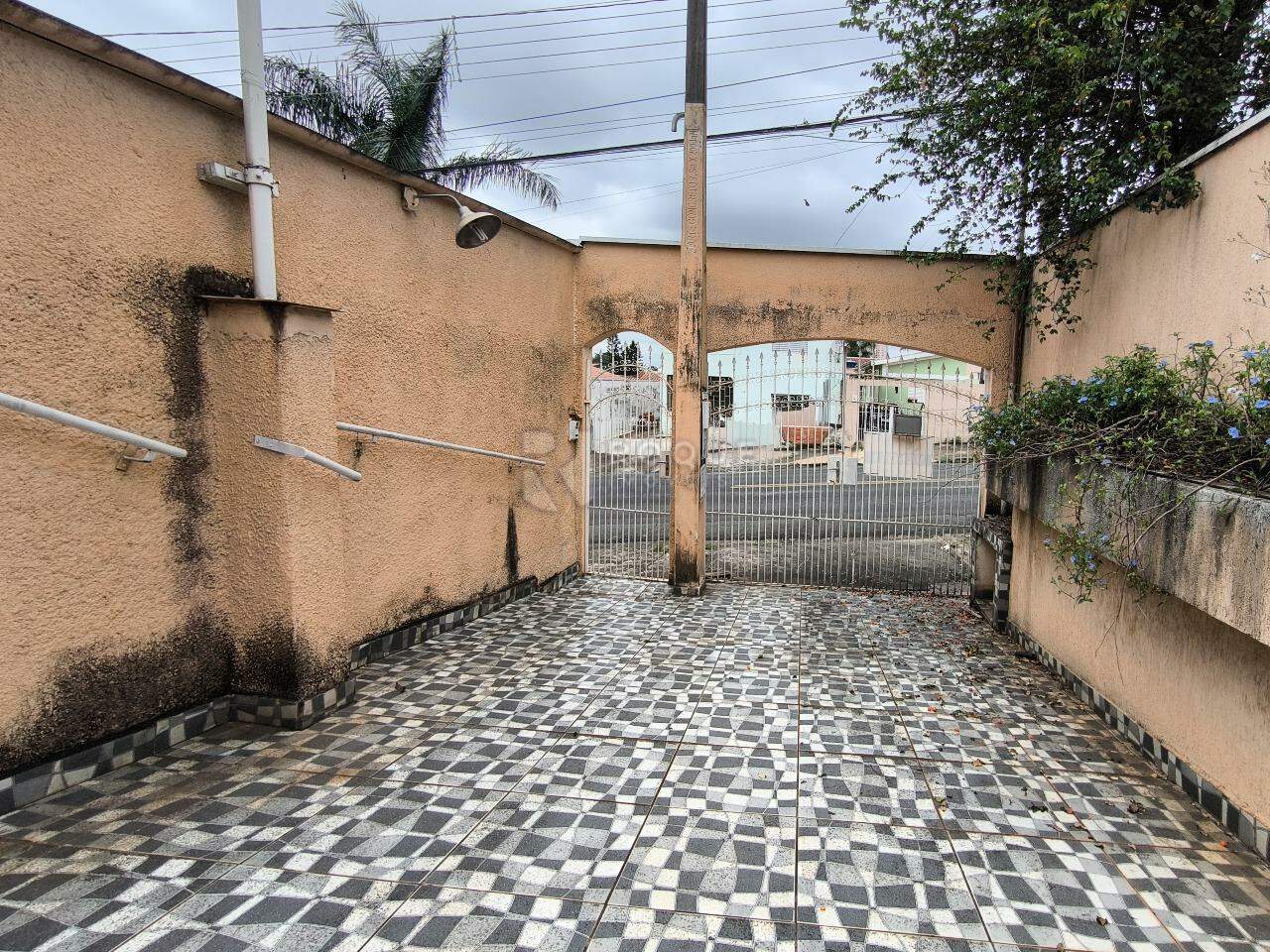Casa Residencial à venda no bairro Vila Castelar: ENTRADA