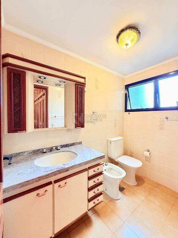 Apartamento à venda no bairro Centro: Wc Suíte