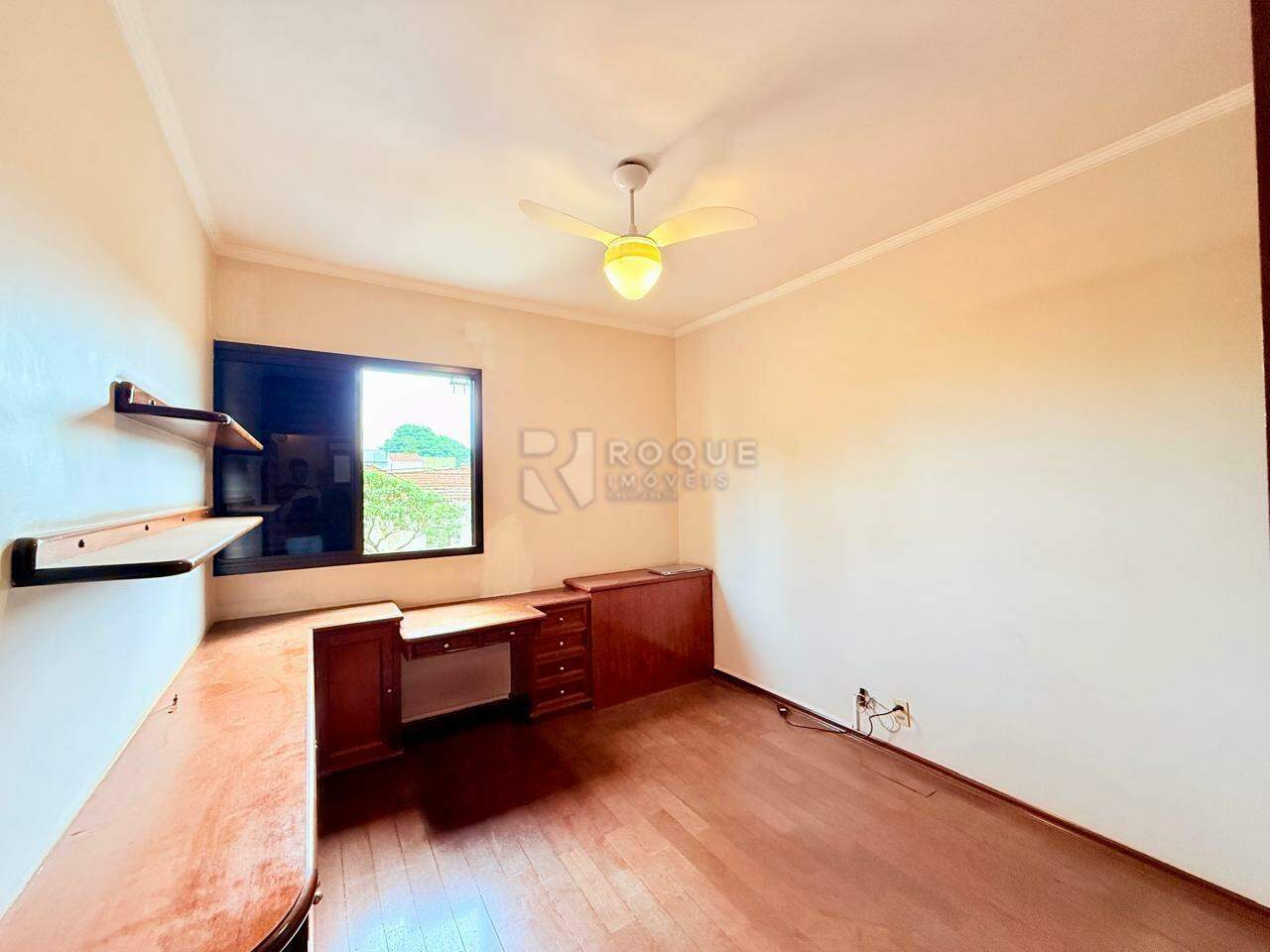 Apartamento à venda no bairro Centro: Dormitório 02