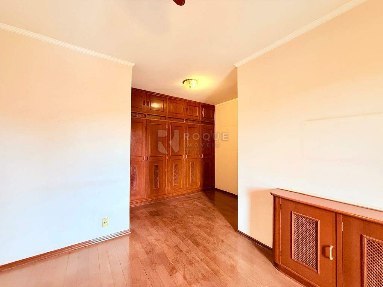 Apartamento à venda no bairro Centro: Dormitório 03 Suíte 